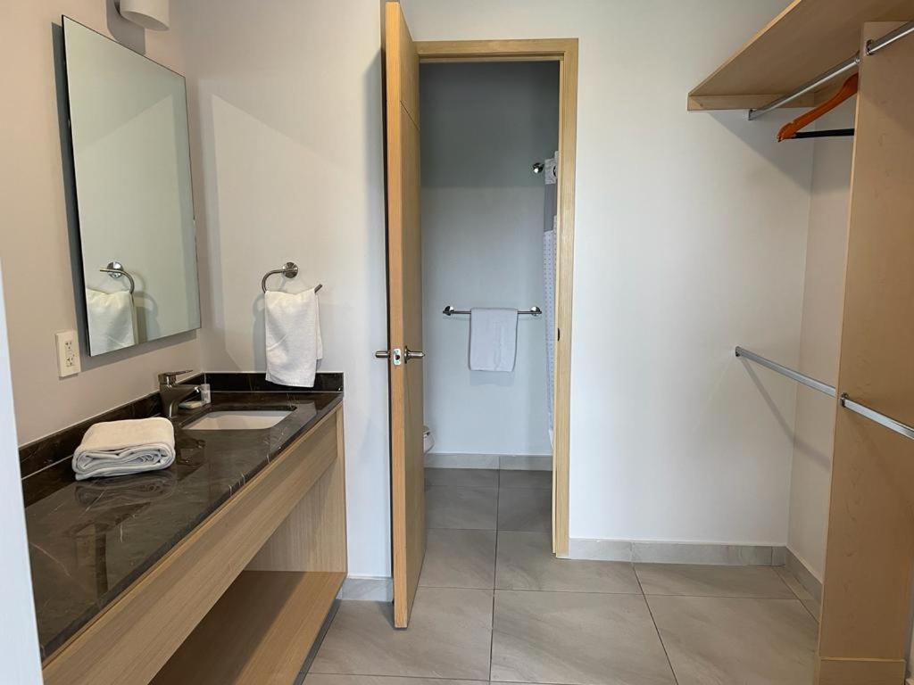 Livup Suites En Zona Iteso Zapopan Luaran gambar
